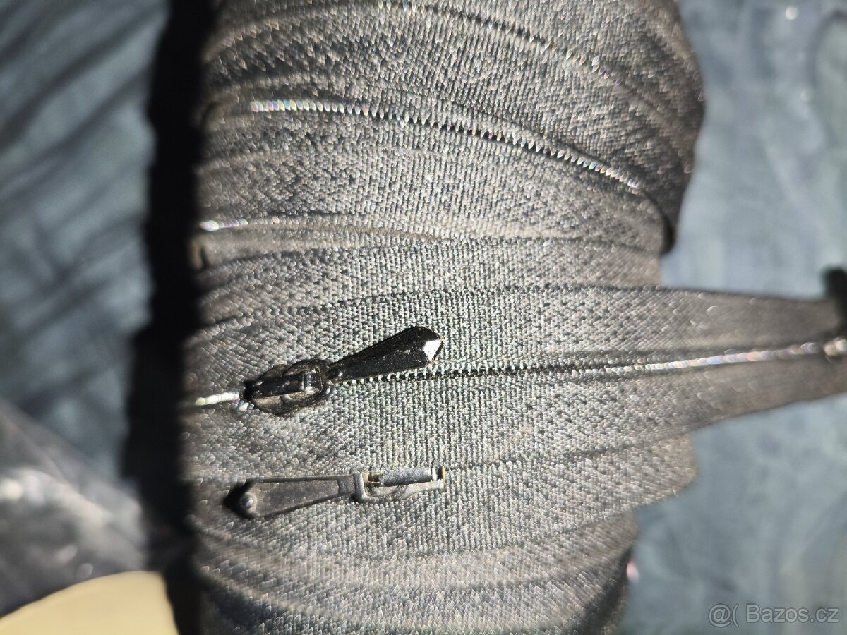 Prodám levně značkové zipy, plastová spirála, stanové - 17