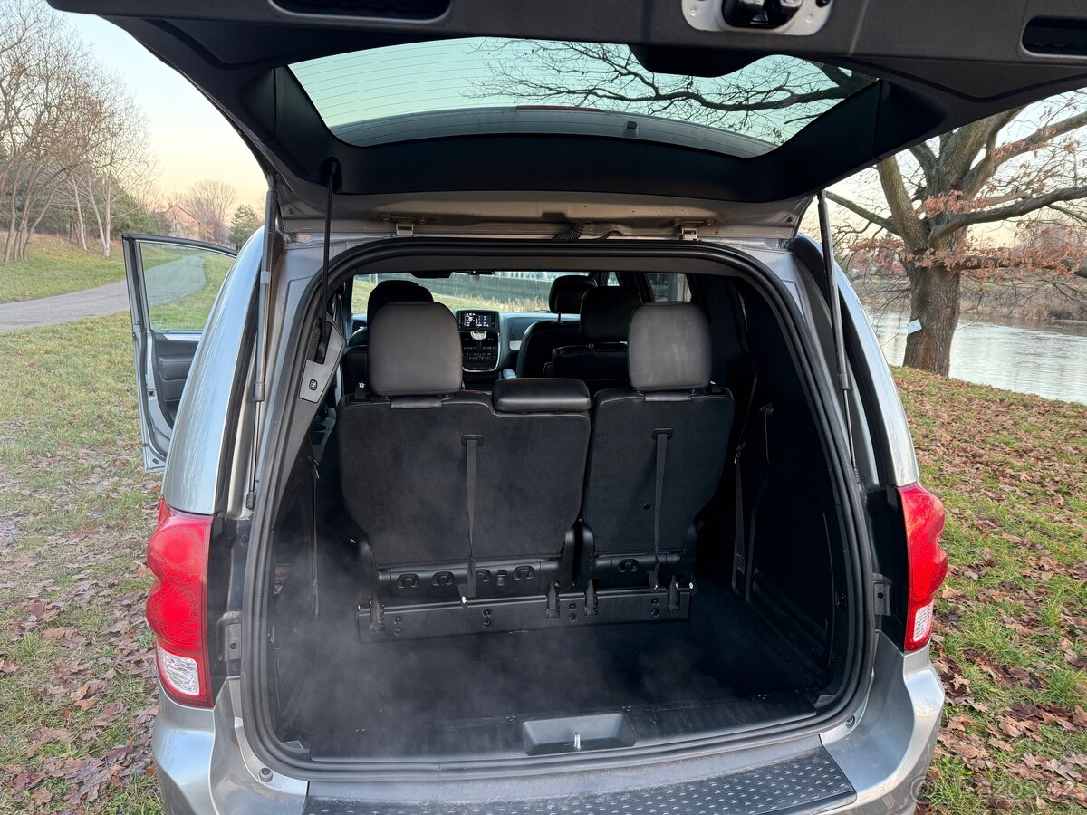 Dodge Grand Caravan - 17