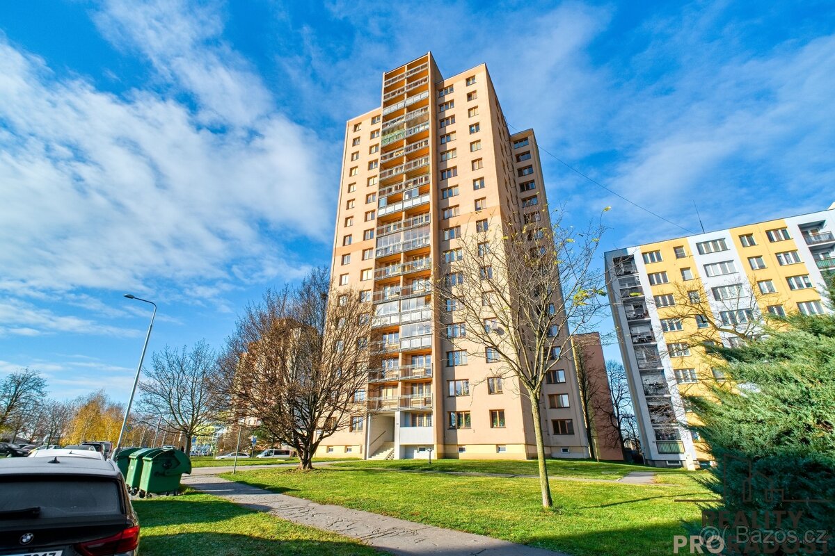 Prodej stylového bytu 3+1 se zasklenou lodžií na ul Horymíro - 17