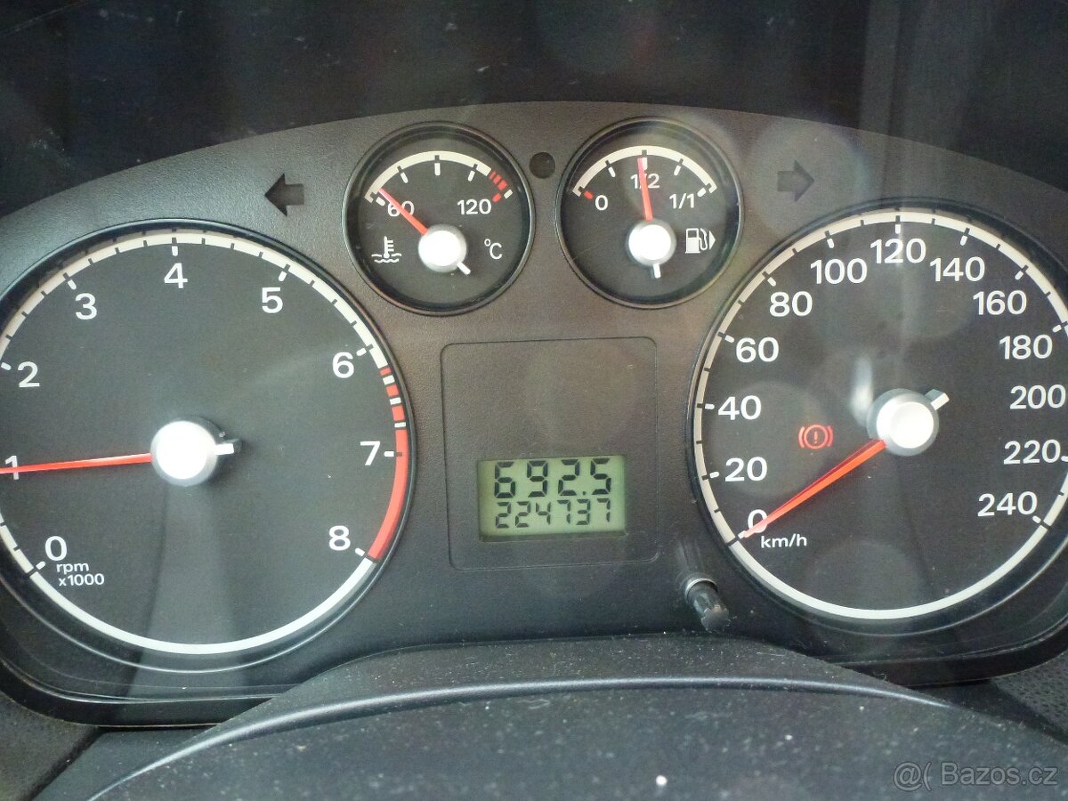 ⭐⭐⭐Ford Focus 1,6i 16V Hatchback 03/2006. NOVÁ STK ⭐⭐⭐ - 17