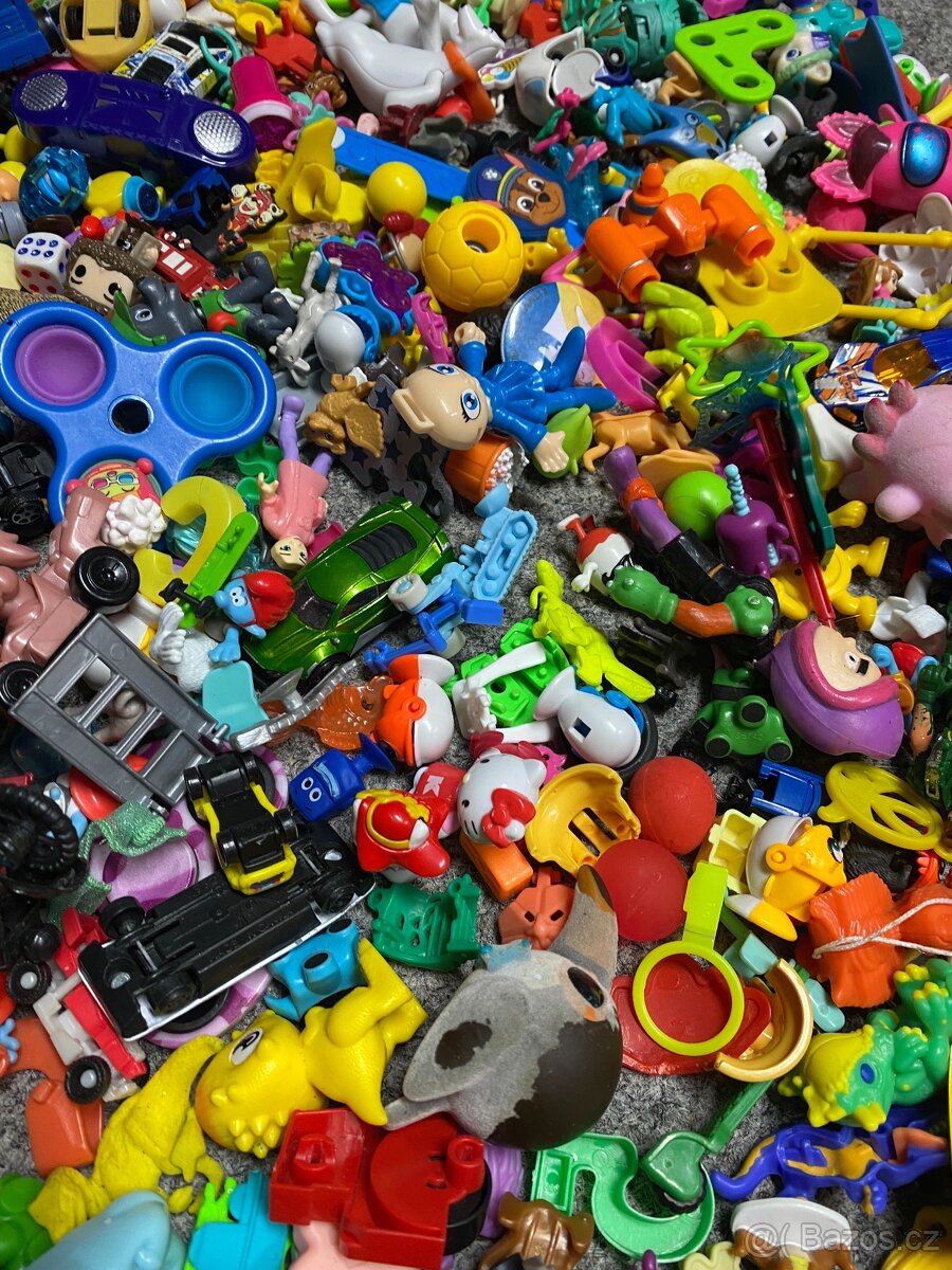 hračky staré hračky figurky kinder surprise autíčka - 17