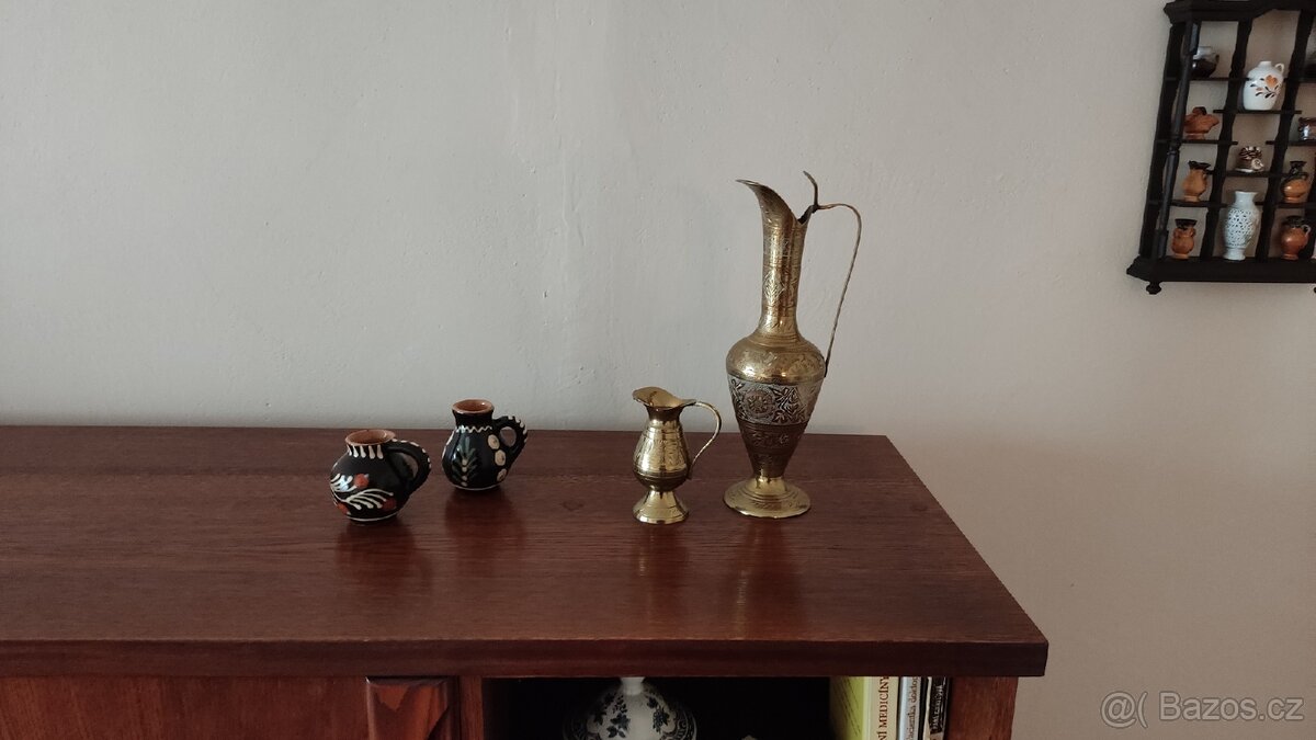 Různé bytové dekorace a cibuláky - 17