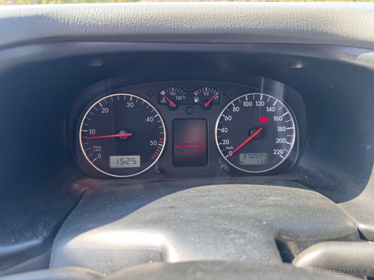 VW Multivan T4 2.5 TDI 111kW (AHY) – Legendární klasika - 17