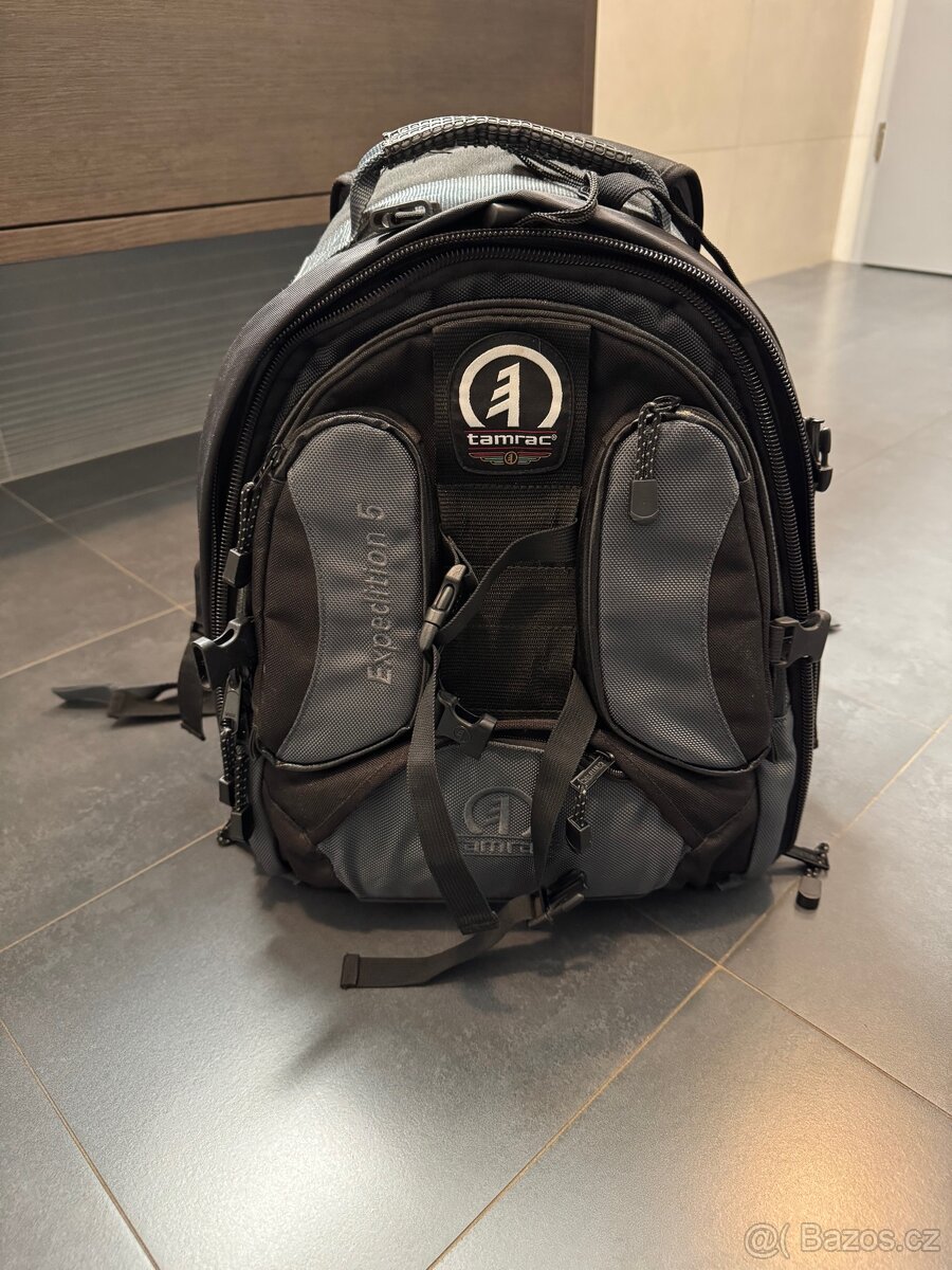 Zrcadlovka Canon EOS 400D + 3 objektivy, 2 stativy a batoh - 17