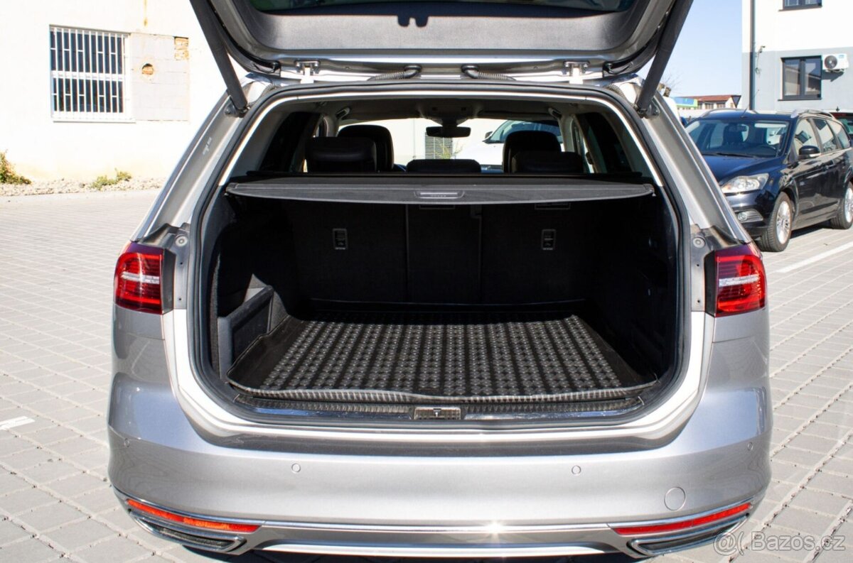 Volkswagen Passat Variant 2.0 BiTDI Highline 4Motion DSG - 17