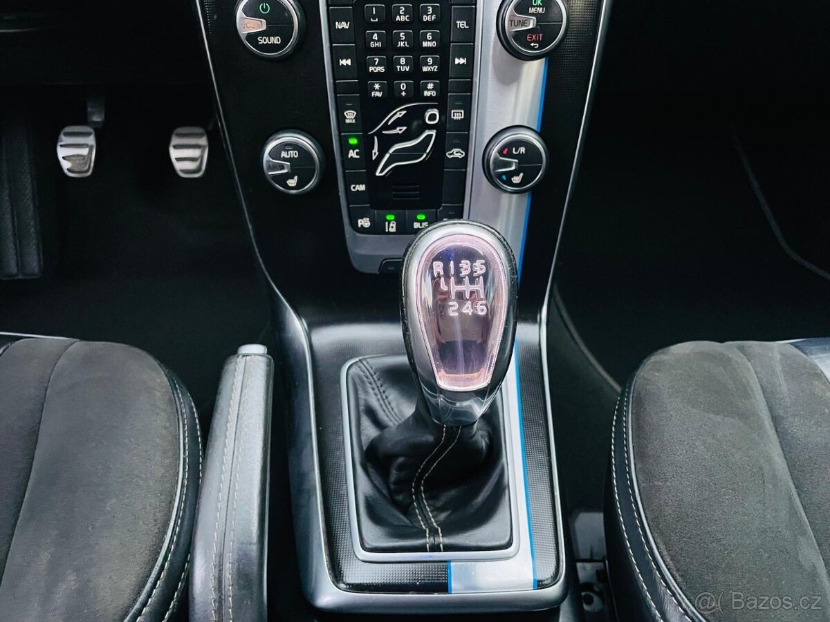 Volvo V40 1.6i T3 110KW R-DESIGN VÝHŘEV KAMERA SERVISKA - 17