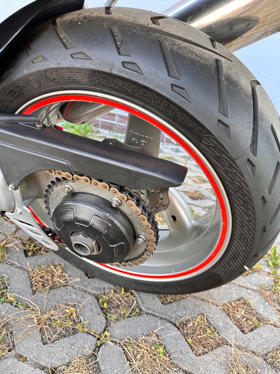 Triumph speed triple 955i - 17