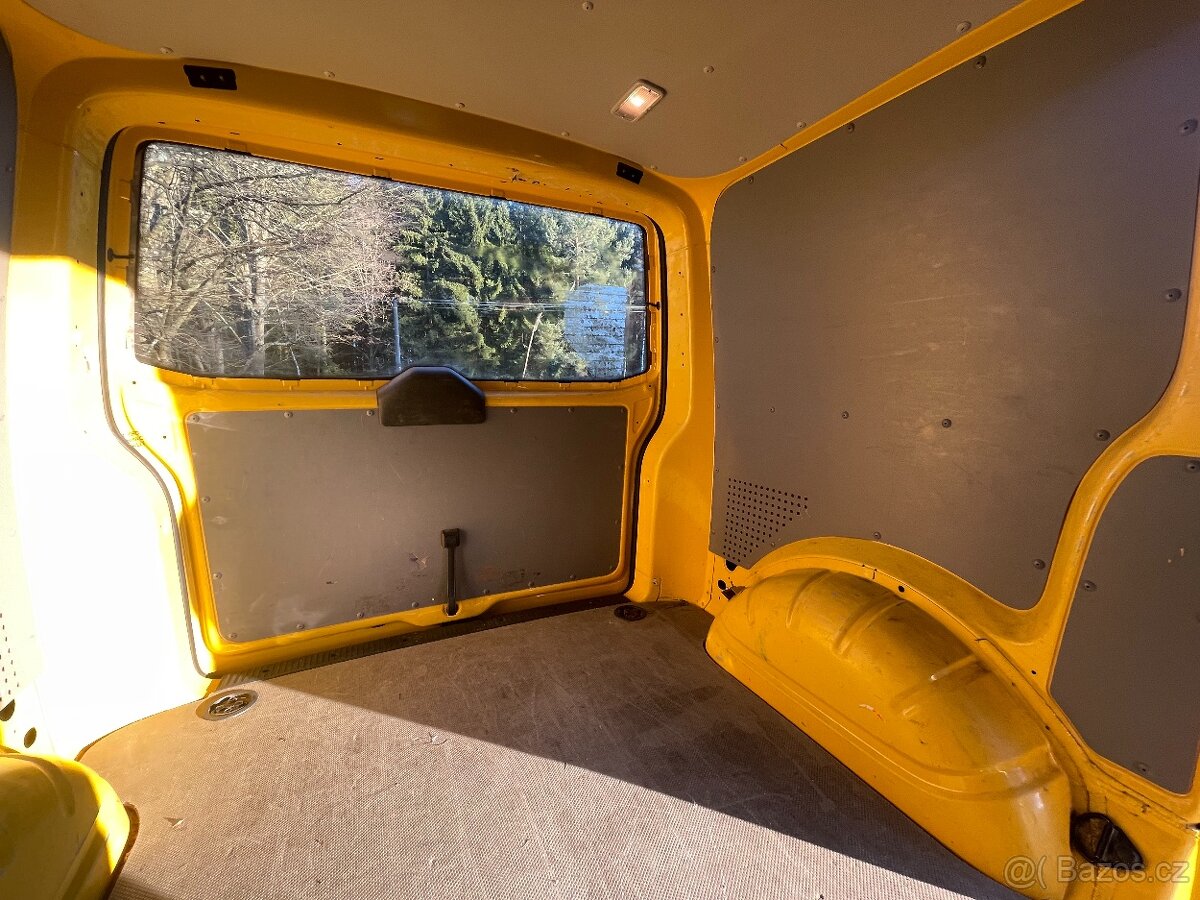 VW Transporter T5 -z Německa- Deustche Post , 119k najeto - 17