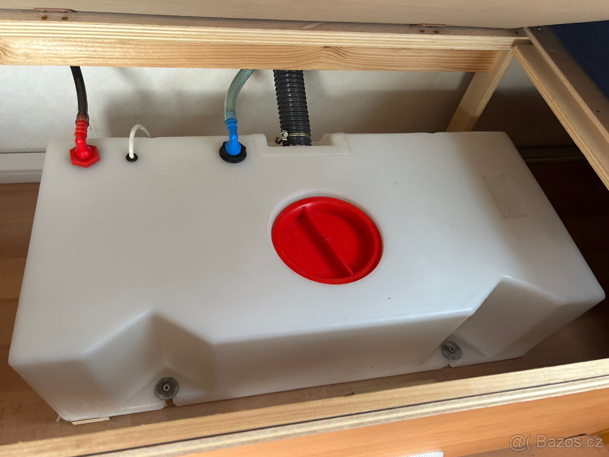 Knaus Royal 580, PALANDY, PŘEDSTAN - 17