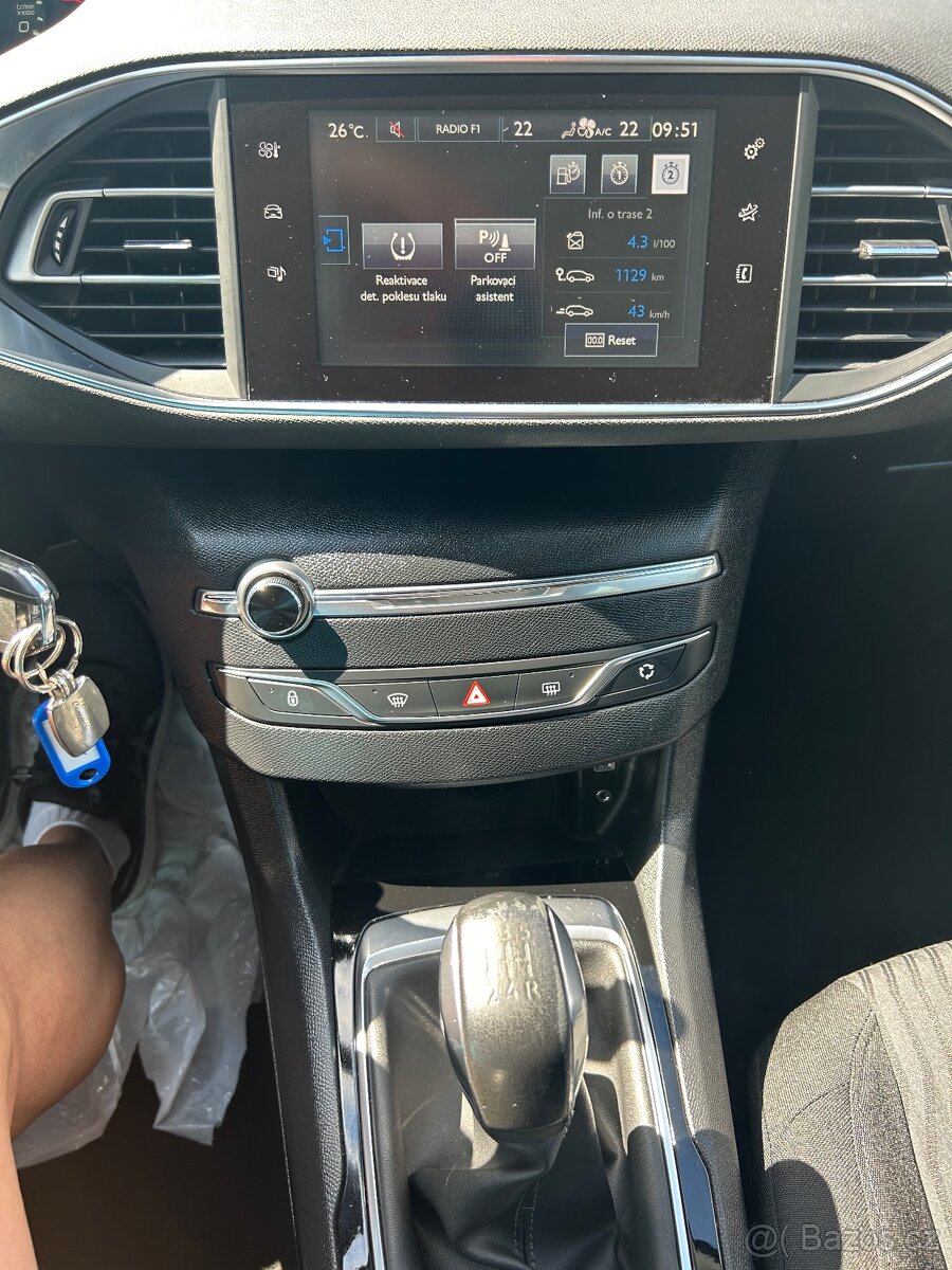 Peugeot 308 1.6hdi 68kw 236Tkm r.v.2014 top stav serviska - 17
