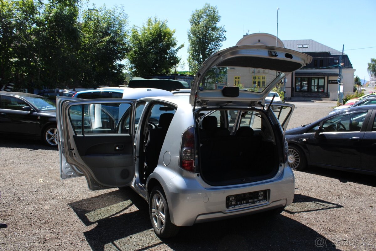 Daihatsu Sirion - 17