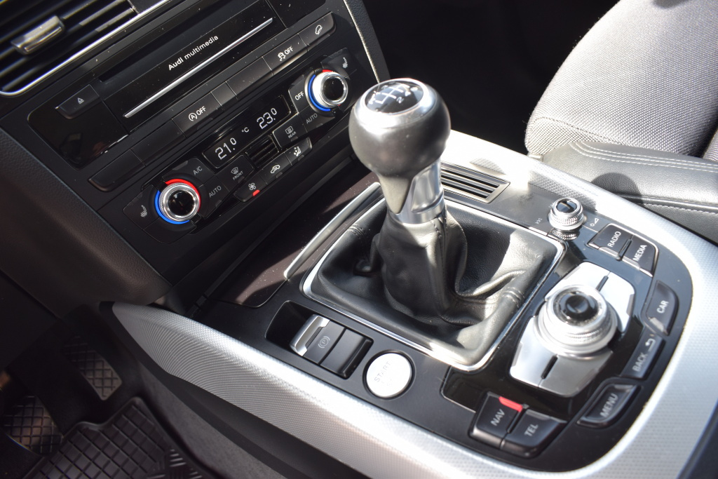 Audi Q5 2.0 TFSI S-Line Quattro MANUÁL TAŽNÉ Bi-Xenony záruk - 17