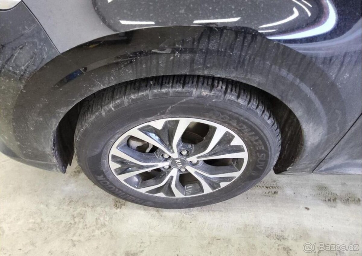Kia Carnival 2.2-9 MÍST-VŮZ NA CESTĚ - 17