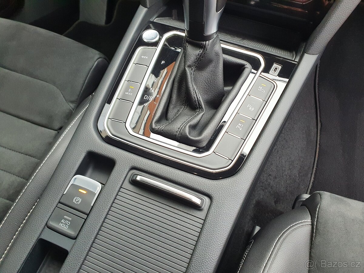 VW Passat B8 GTE Variant 1.4TSI 160kW DSG - záruka Autodraft - 17