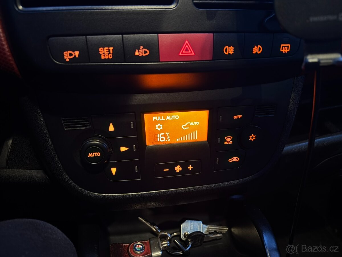 FIAT DOBLO PANORAMA 1,6 JTD, 7 MÍST - 17