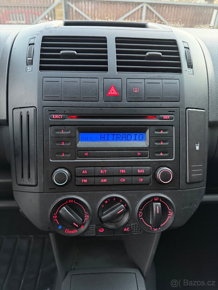 VOLKSWAGEN Polo 1,4 16V - pěkný stav - 17