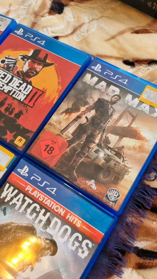 PLAYSTATION 4 + 28 HER - 17