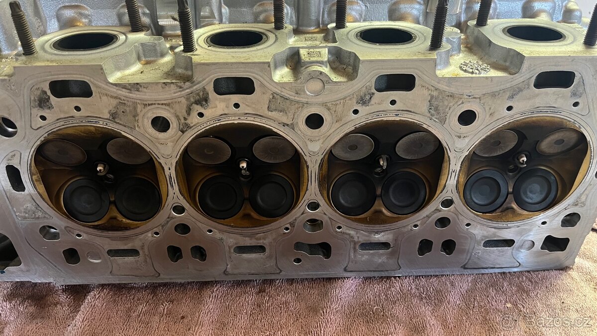 Hlavy motoru BMW N63B44 Twin Turbo - 17