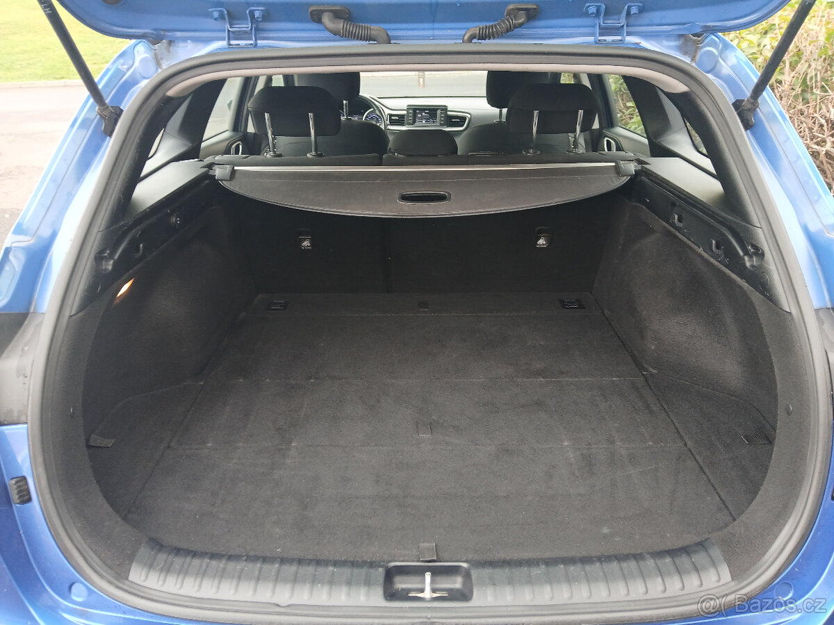 Kia Cee´d Combi 1,0 T-GDI MÁLO NAJETO, DPH - 17