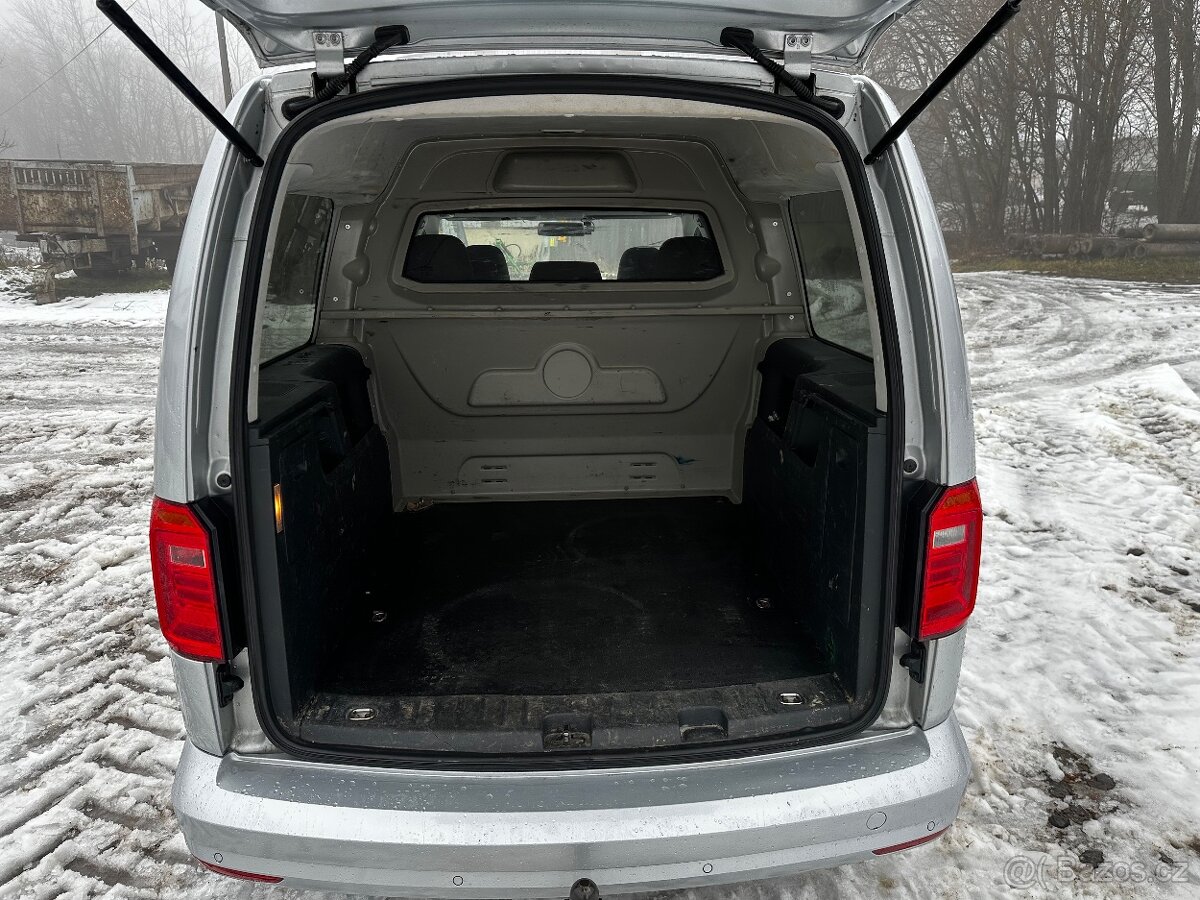 Volkswagen Caddy Maxi 2.0 TDi 5 míst Rok 2018 2X Šoupačky - 17