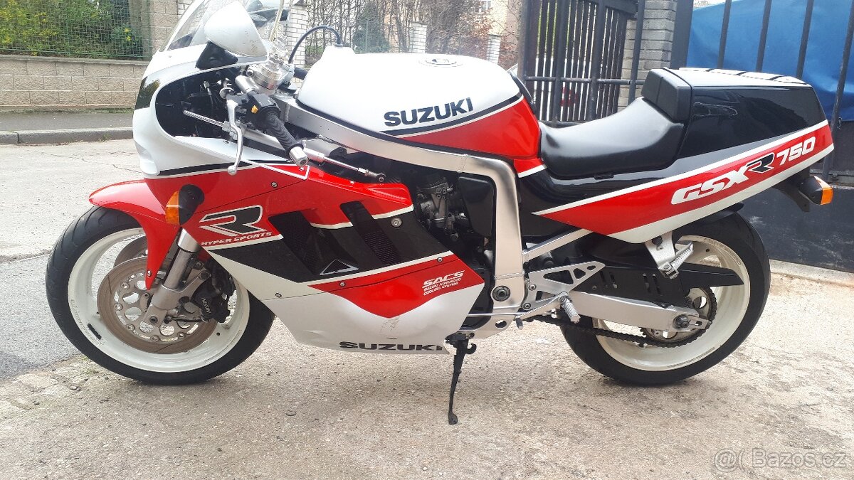 Suzuki GSXR 750 - 17