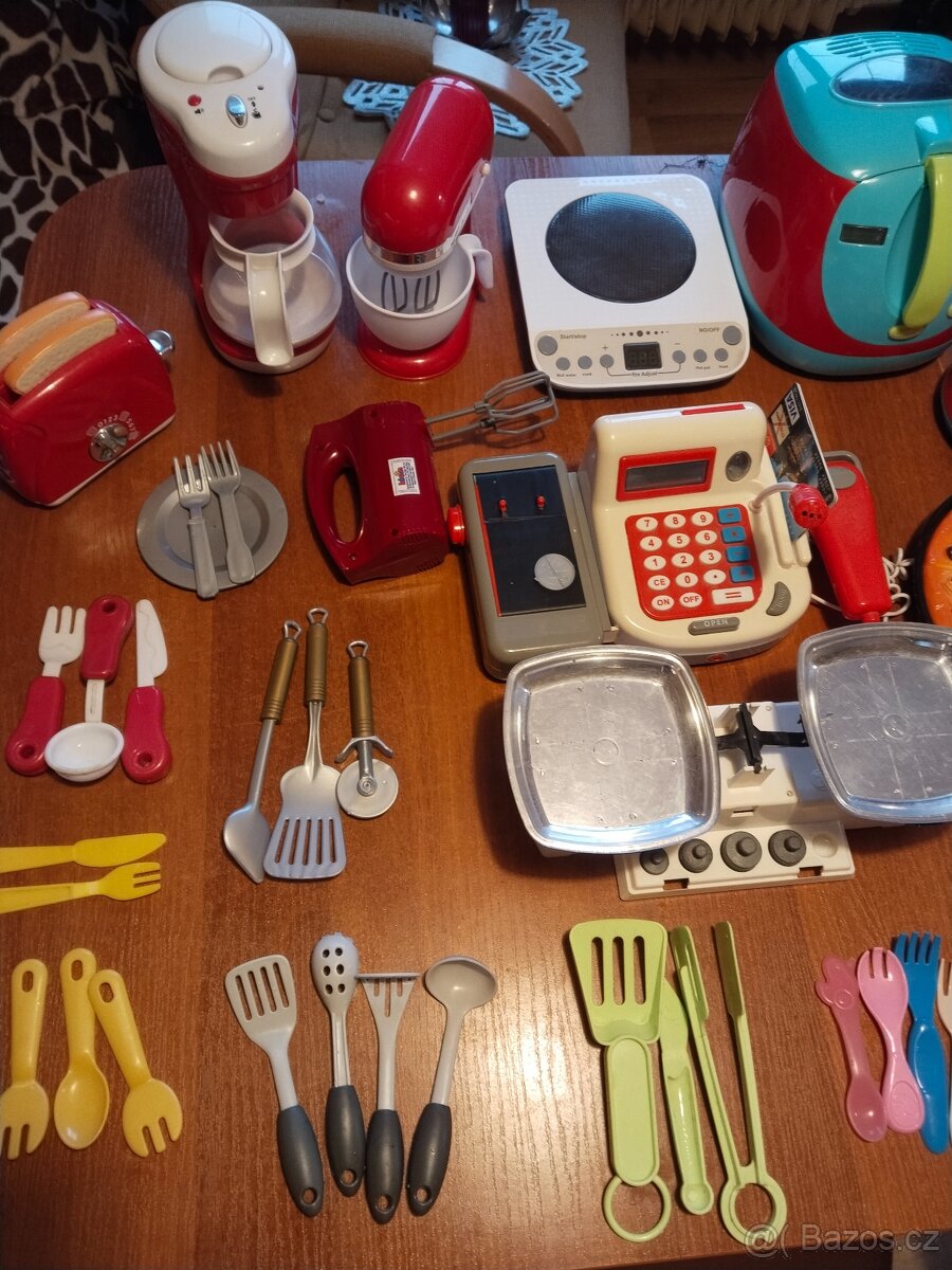 Hračky, hry, panenky - 17