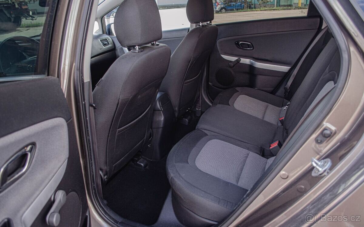 KIA Ceed SW Kombi 1.6 CRDi - 17