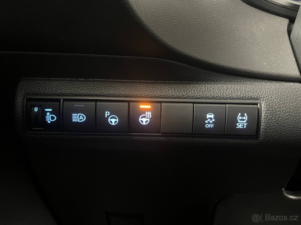 Toyota Corolla 1.8i Hybrid, r. 2020, 103t.km, výbava, servis - 17