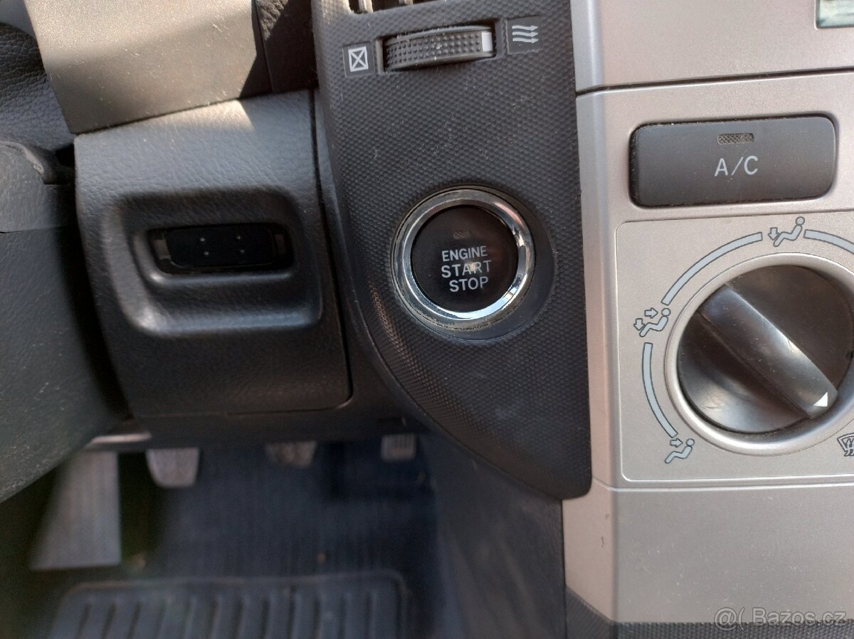 Toyota Corolla Verso 2,2d 7 MÍST 2006, zavěs, STK - 17