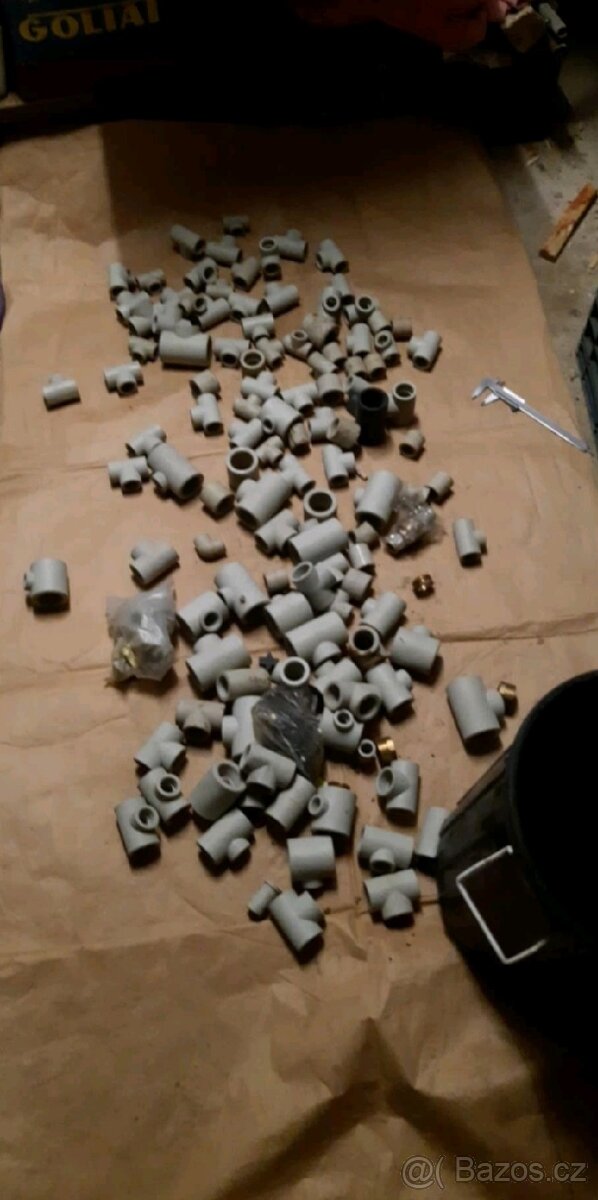 PE vodovodní potrubí a zbytky zahradních hadic 3/4" - 17