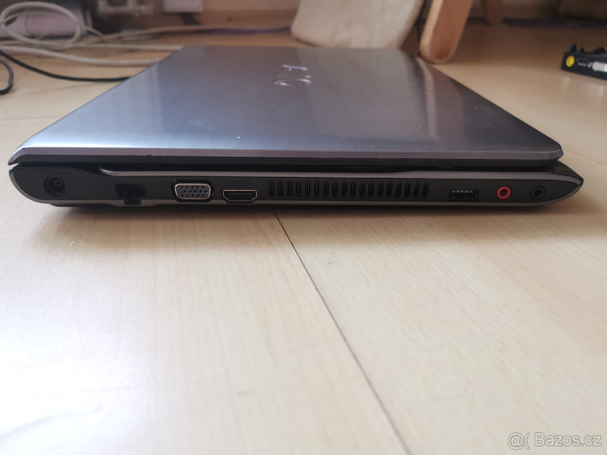 SONY VAIO SVE1511H1ESI - výborný stav - 17