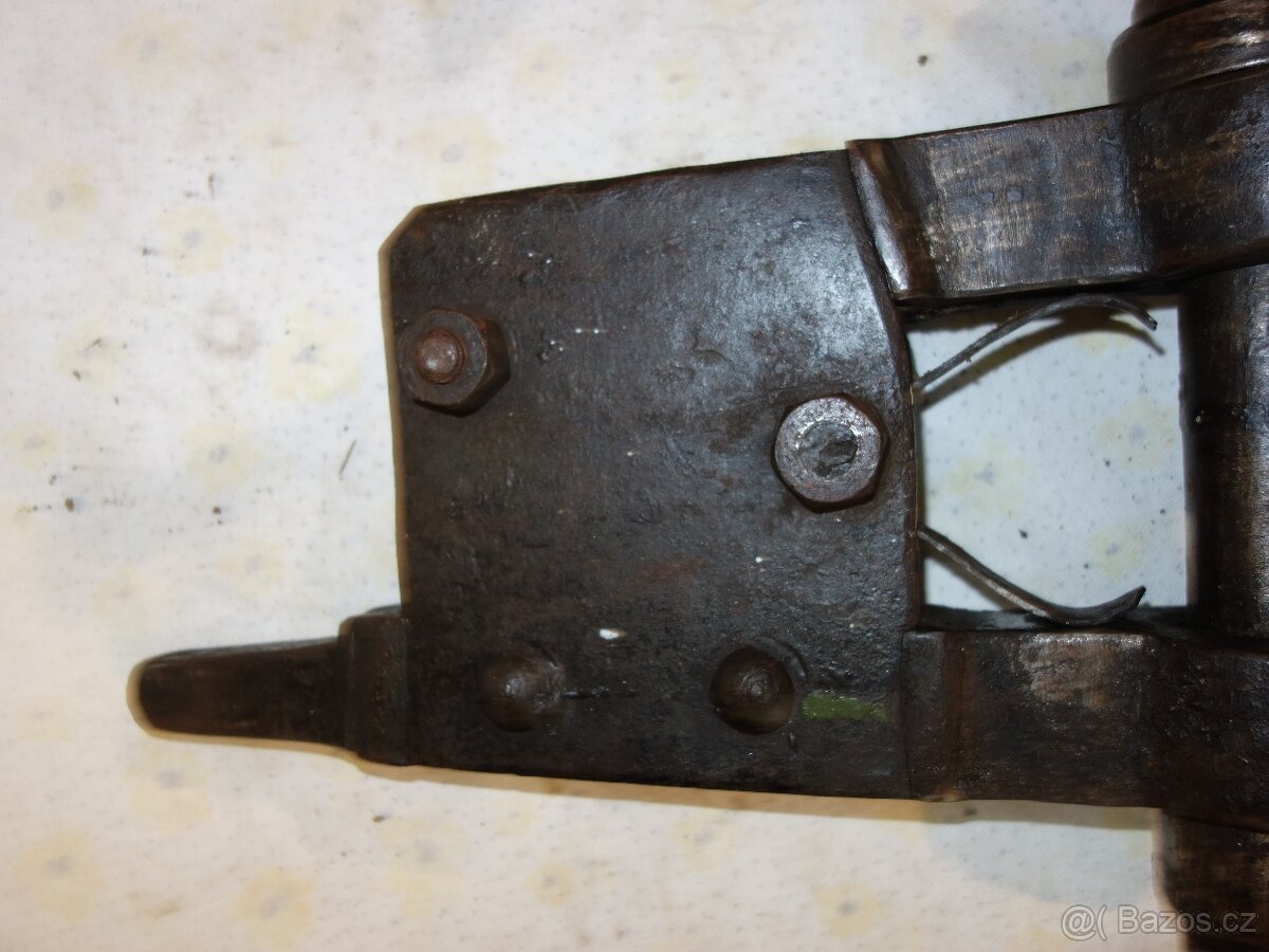 Veliký kovářský svěrák, svěrka - 17