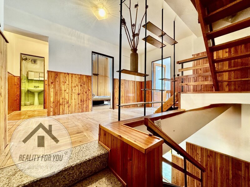 Prodej prostorného řadového domu s dispozicí 5+2 v Rovensko - 17