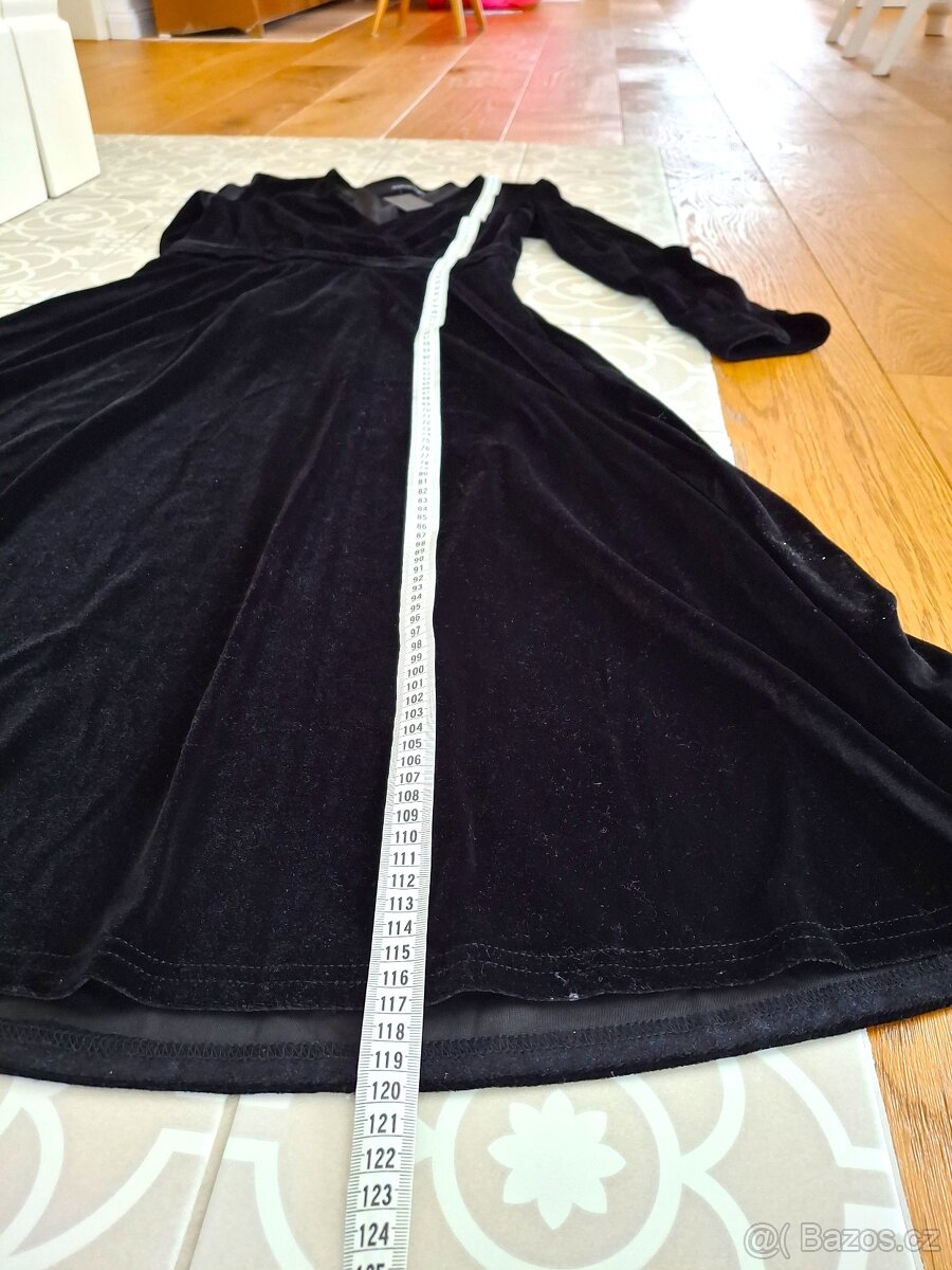 Nové s visačkou černé pružné sametové šaty Reserved M midi - 17