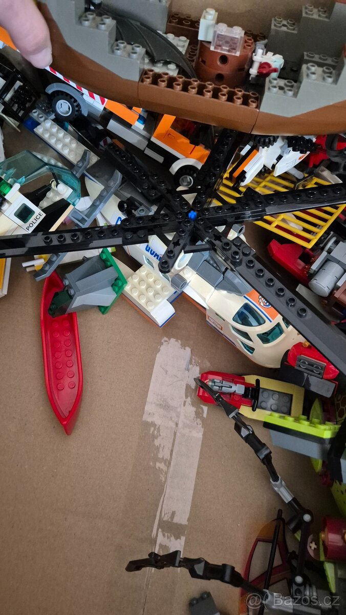 5,5 kg LEGO, celé sety - 17