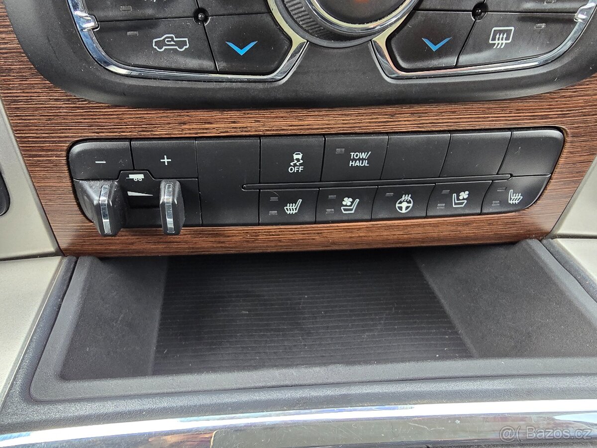 Dodge Ram, 1500 4x4 Laramie 5,7 Hemi NEBOURANÉ - 17