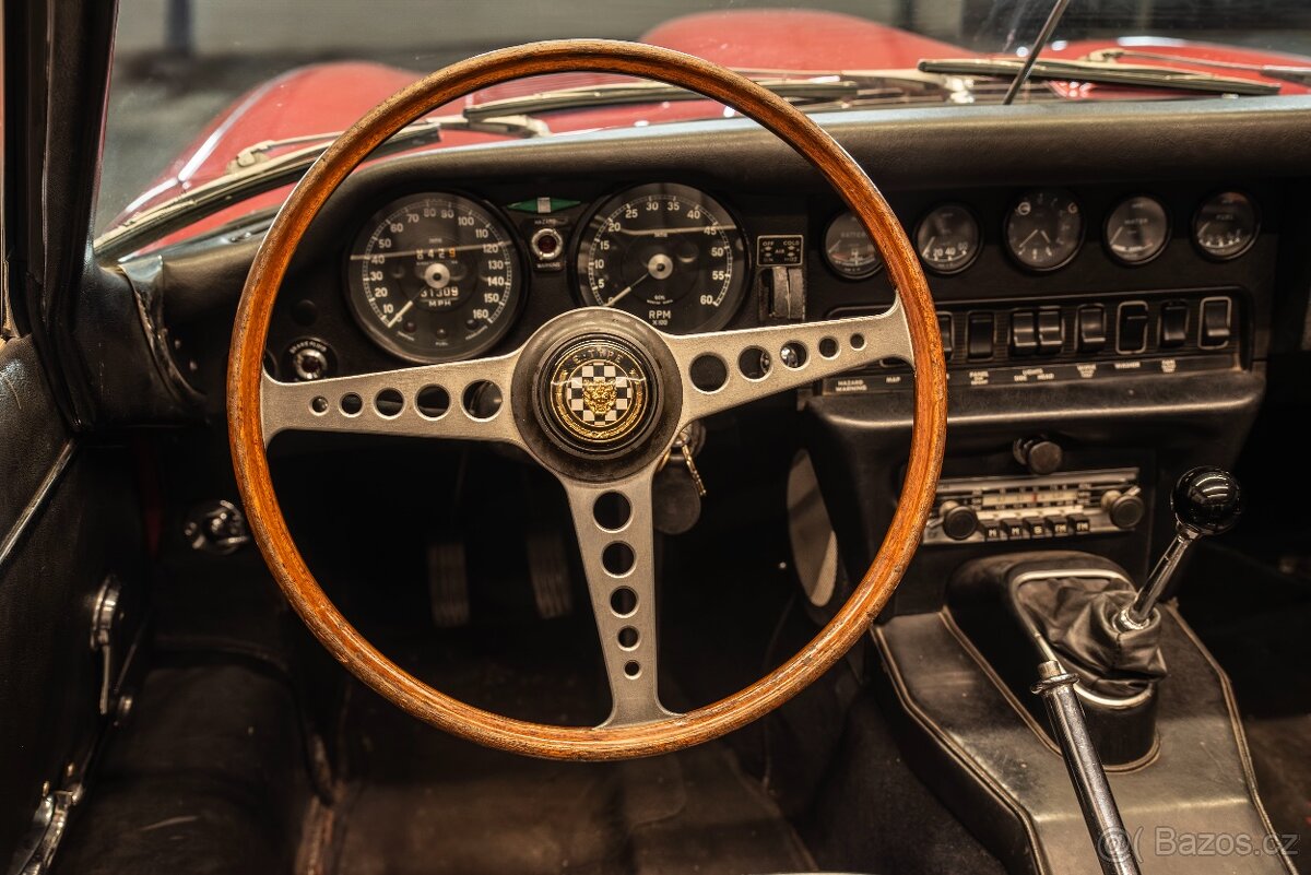 Jaguar E-Type - 17