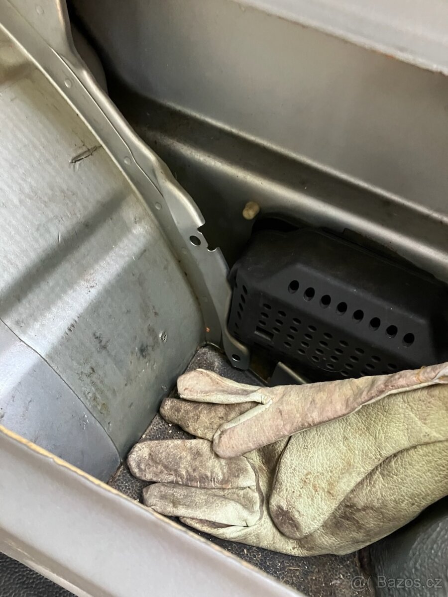 Predám VW T4 Transporter 2,5 Tdi syncro - 17