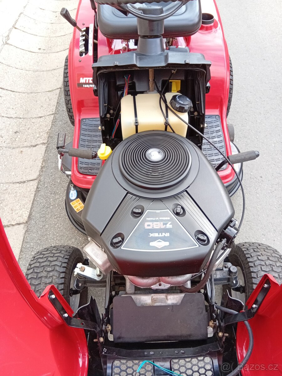 Prodám zahradní traktor MTD 160/92H 16Hp Hydro - 17