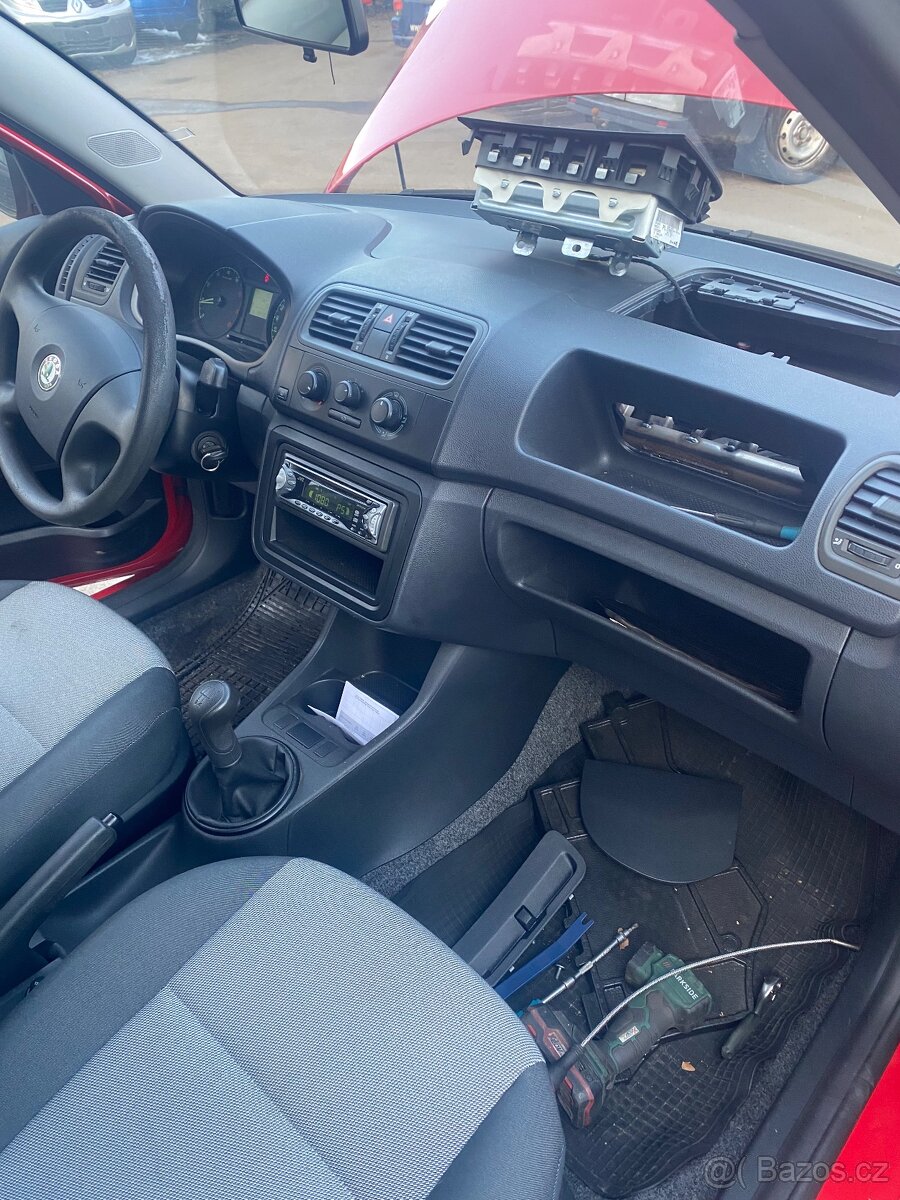 VW Transportér T6 2.0 TDi 75 KW klima 9 míst - 17