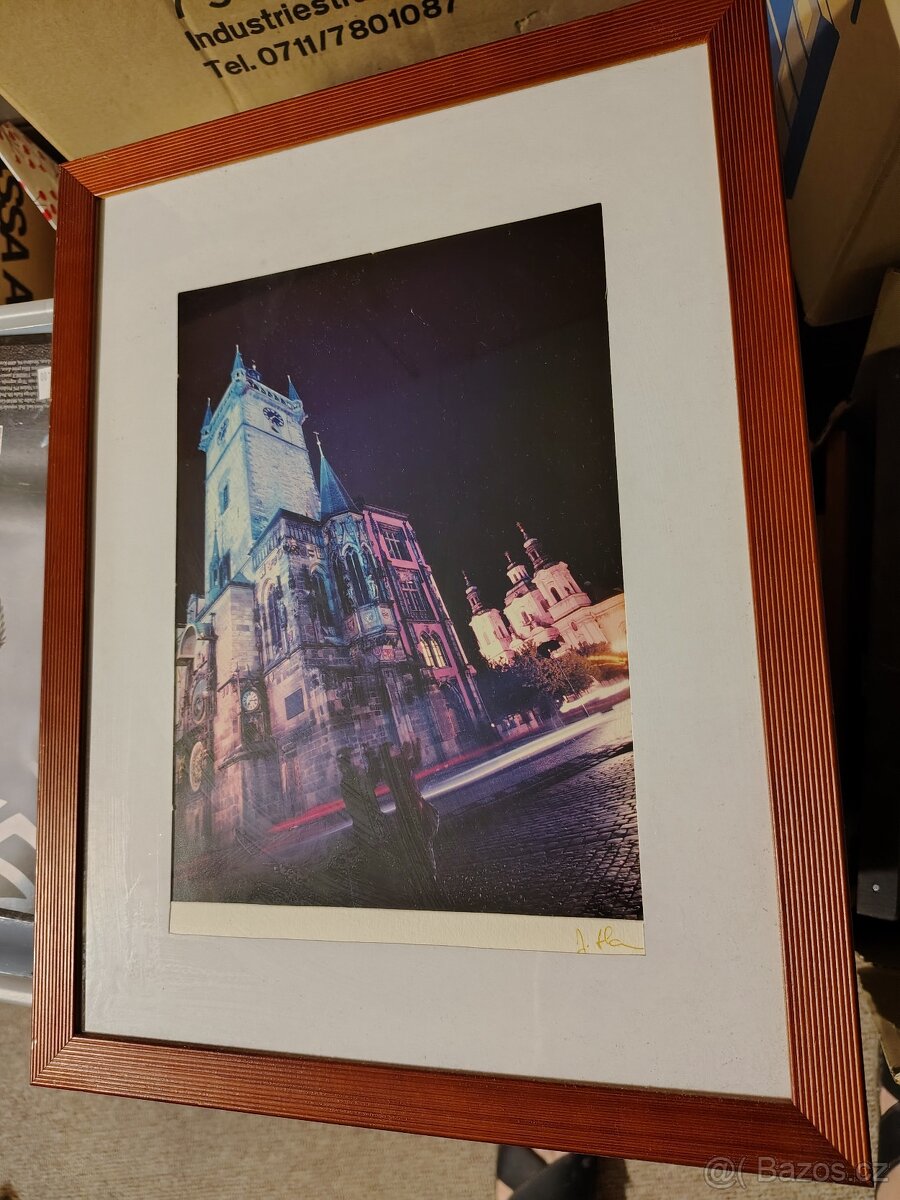 Krabice plná obrázků/obrazů - 17