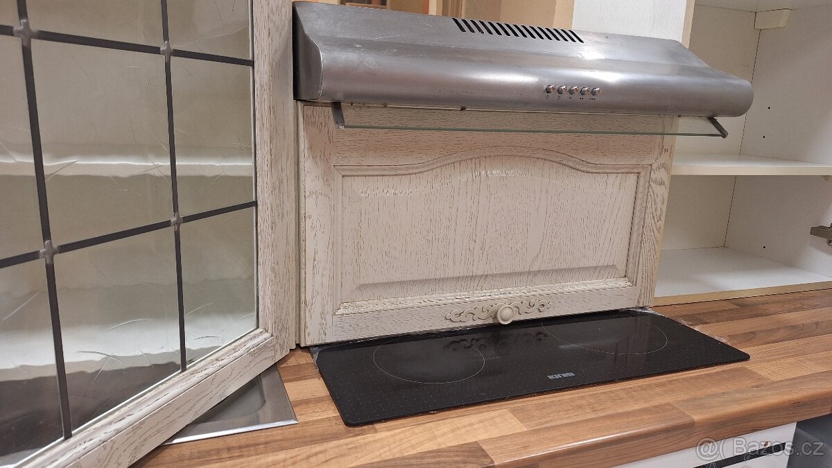 Bílá rustikální kuchyňská linka - 17