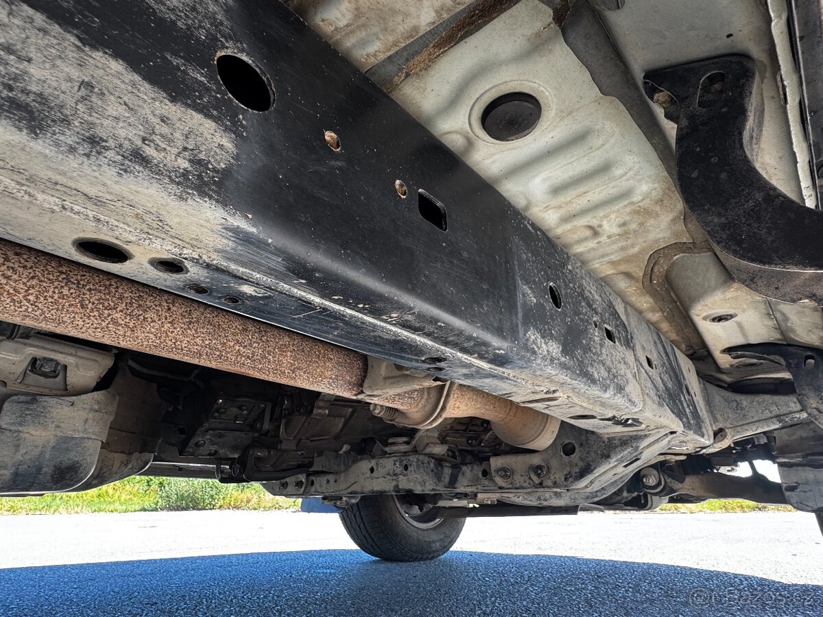 Toyota Land cruiser 120 3,0 122KW pôvodný lak/Top bez hrdze - 17