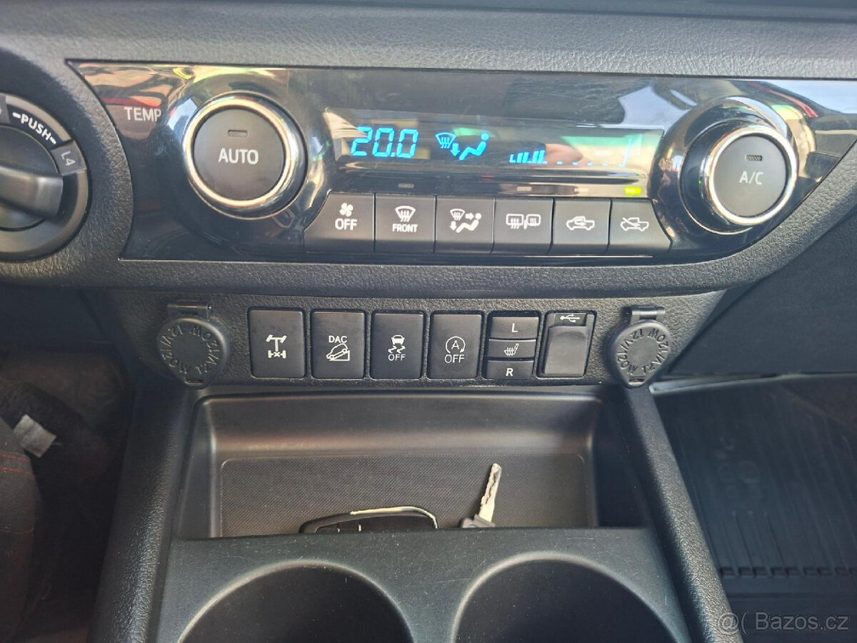 Toyota hilux 2,4 d4d automat 3/2018 max výbava - 17