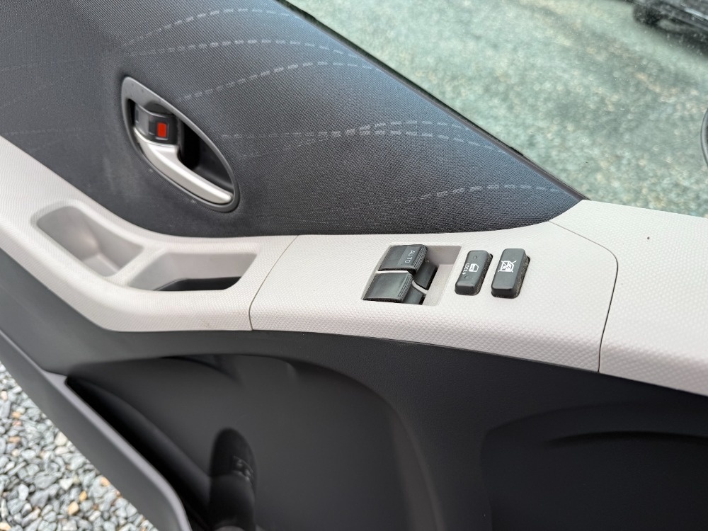 Toyota Yaris 1.3 VVT-I 64Kw - 17