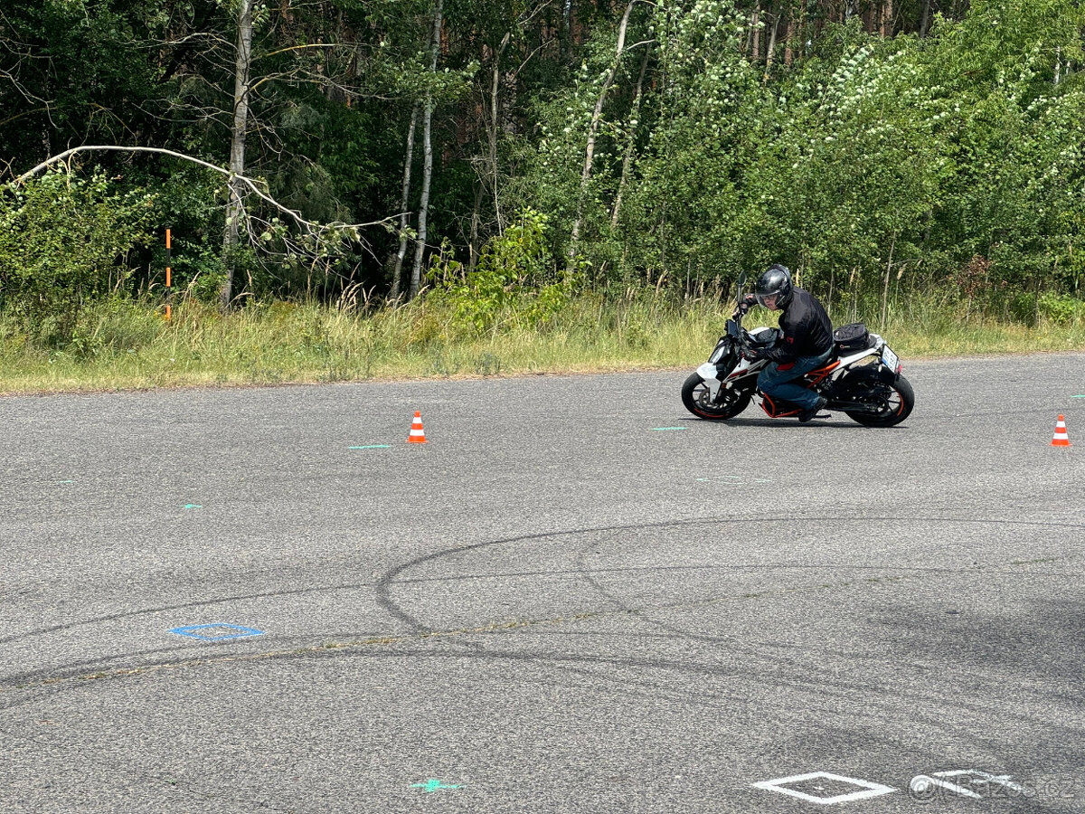 KTM Duke 125, 33tkm, rok 2017 - 17