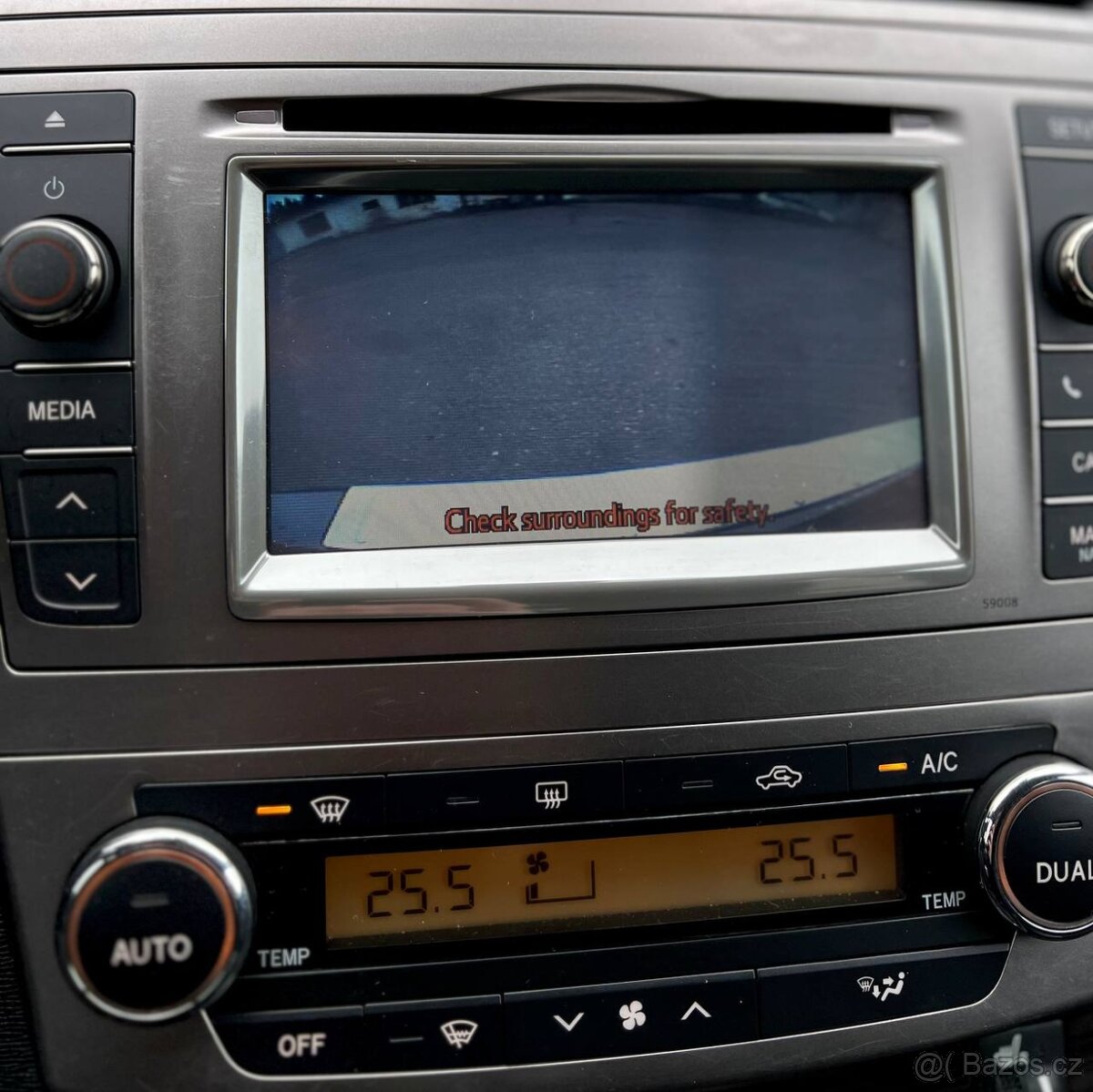 TOYOTA AVENSIS 2.2 D-4D 110 kW • 2011 • BOHATÁ VÝBAVA - 17