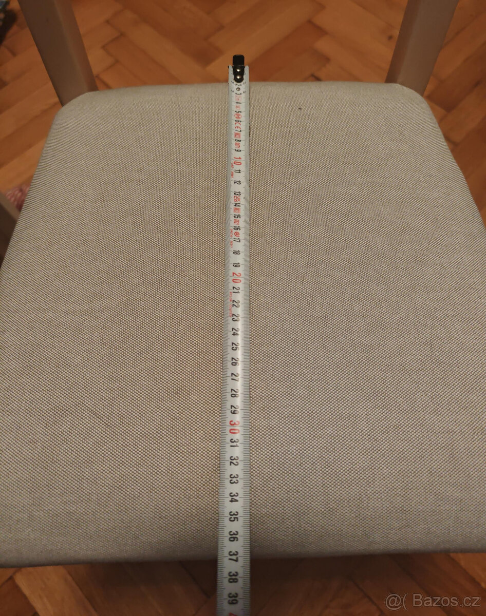 Jídelní rozkládacé stůl a 8 židlí - 17