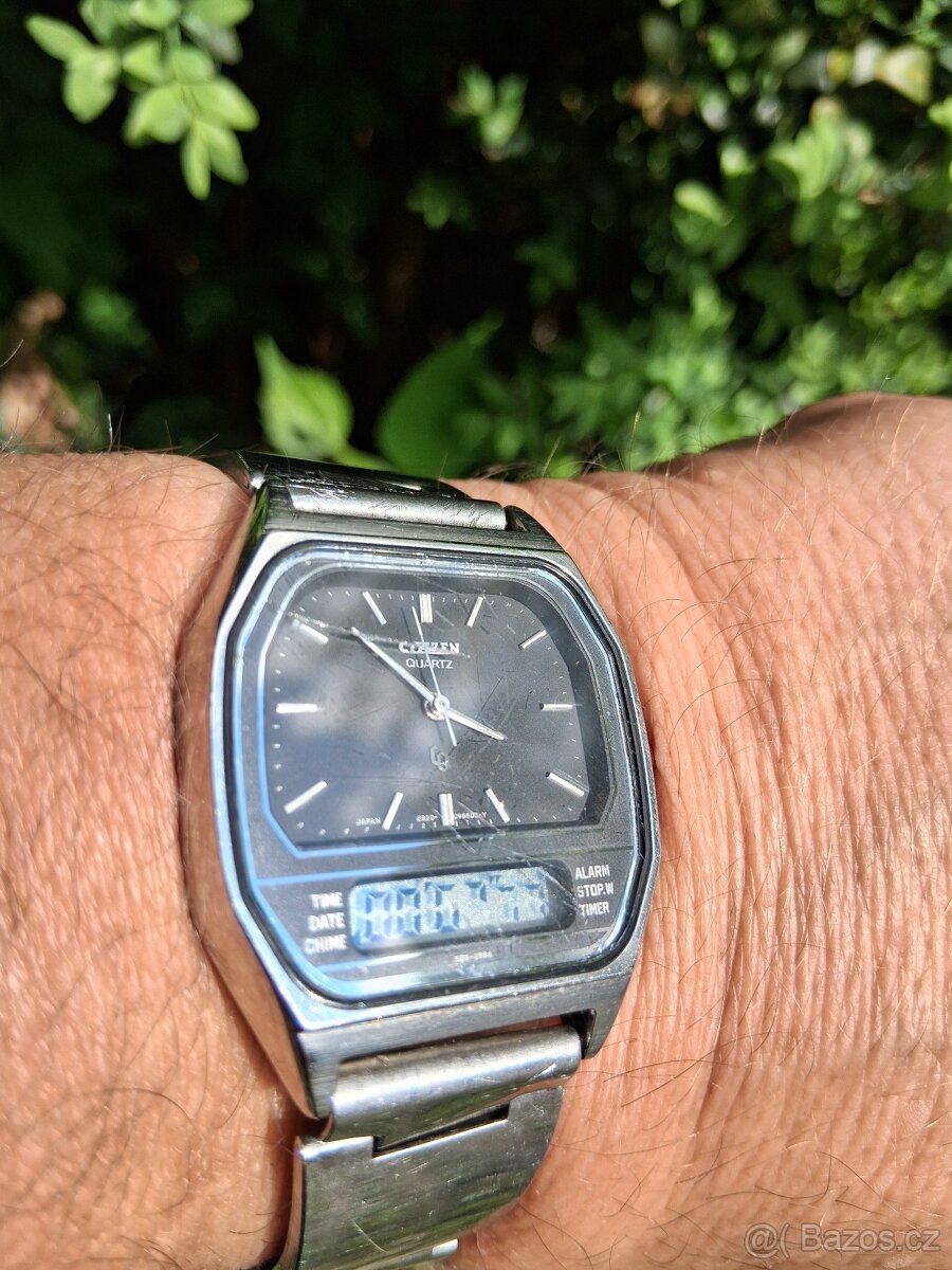 REZERVACE.Nefunkční hodinky CITIZEN - 17