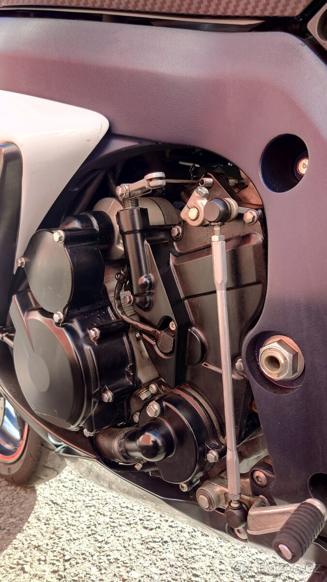 Suzuki GSX-R 750 K10 - 17